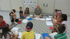 Camp de jour 2012 – Groupe assis en rond